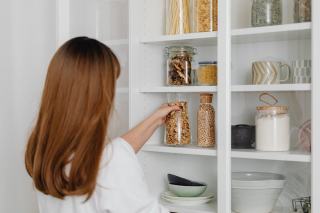 Rangement cuisine bien pensé, des tiroirs au plan de travail